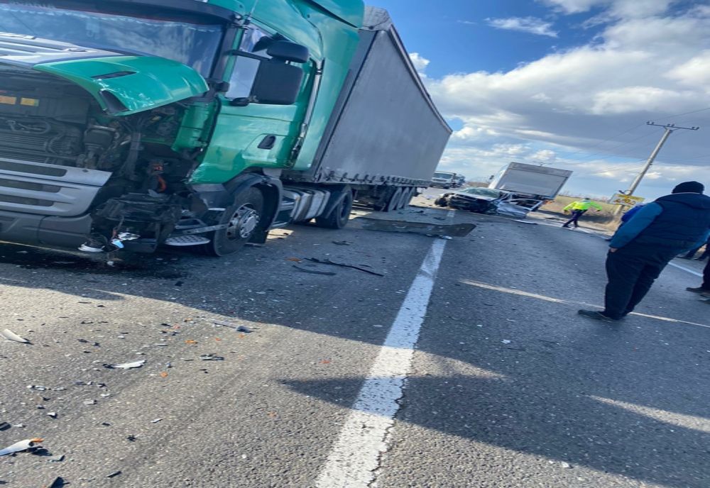 Dâmboviţa. Accident rutier pe DN72A, în localitatea Voineşti. O persoană a rămas încarcerată