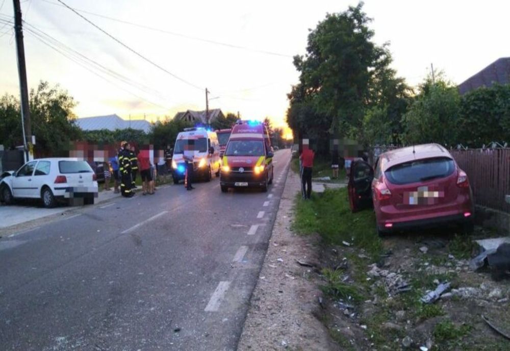Dâmbovița: Coliziune între două mașini. Patru persoane au fost rănite 