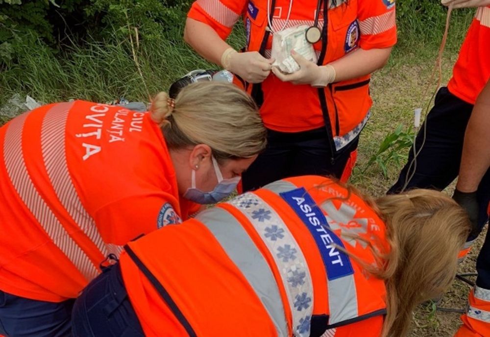 Dâmbovița: Un bărbat şi-a prins mâna la o semănătoare