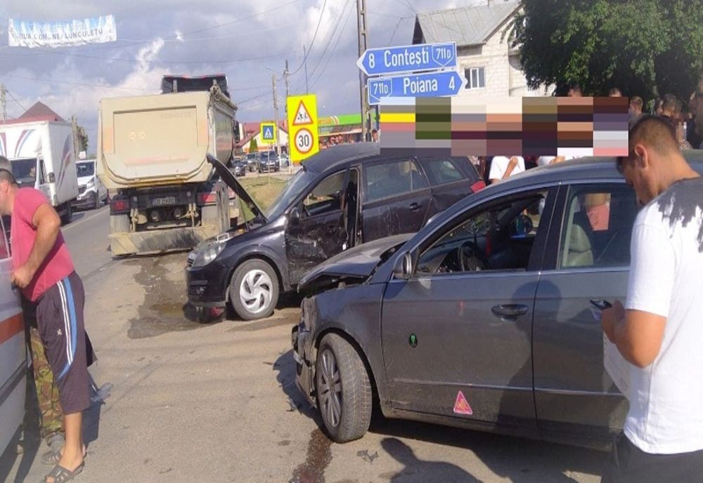 Dâmbovița. Coliziune dintre un autotren și două autoturisme. Două persoane rănite, transportate la spital