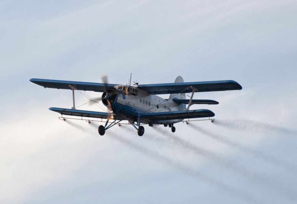 Acțiune de combatere a insectelor prin pulverizare aeriană în Târgovişte