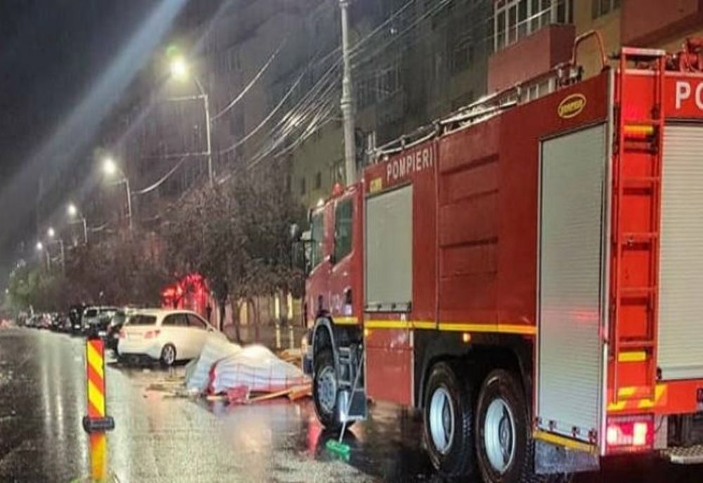 Acoperişuri smulse și 20 de copaci rupţi de vijelie, în Târgovişte