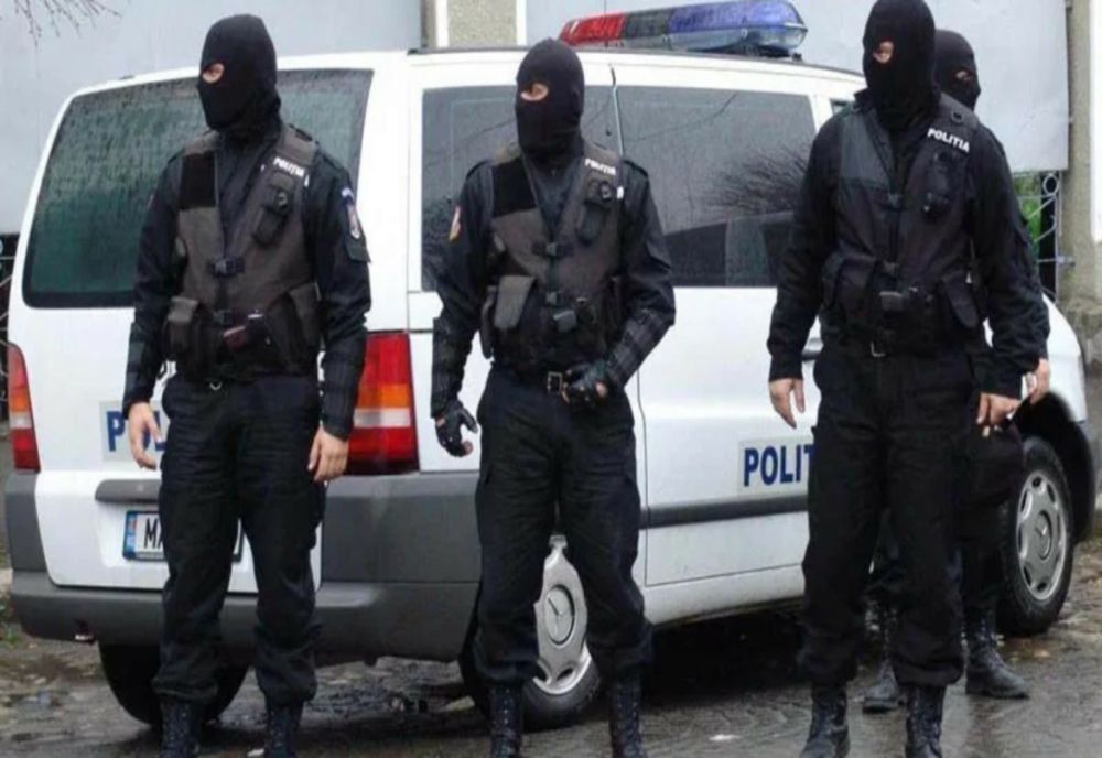 Percheziţii în Dâmbovița, într-un dosar de proxenetism. Mai multe persoane au fost reținute