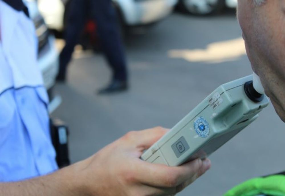 Un tânăr din Dâmboviţa a provocat un accident după ce s-a urcat beat şi drogat la volan