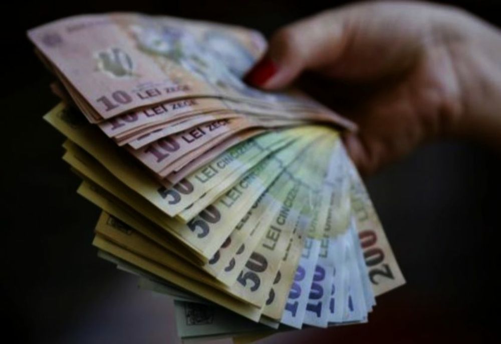 Dâmbovița. Tânără reținută pentru delapidare! Ar fi luat sume mari de bani din gestiunea unei case de amanet