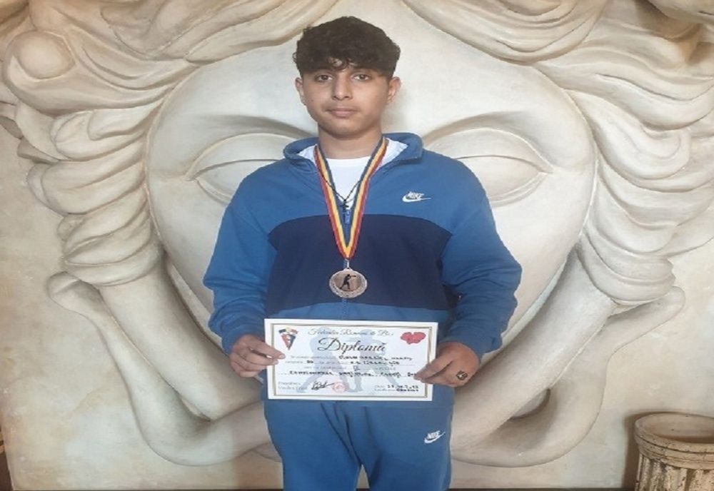 Un boxer din Dâmboviţa a cucerit medalia de bronz la Campionatul Național de cadeți