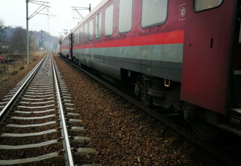 Dâmbovița. Minor de 15 ani, lovit mortal de tren. Întârzieri de zeci de minute pe magistrala 101 București - Piteşti