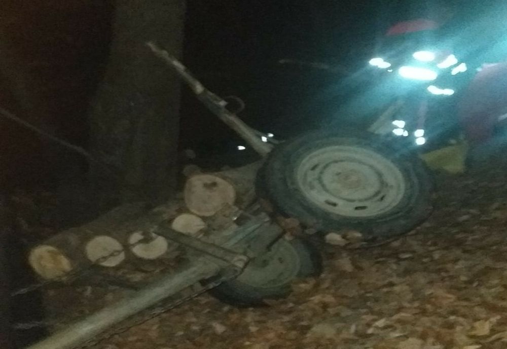 Un bărbat din Dâmbovița a murit după ce a fost strivit de căruța plină cu lemne