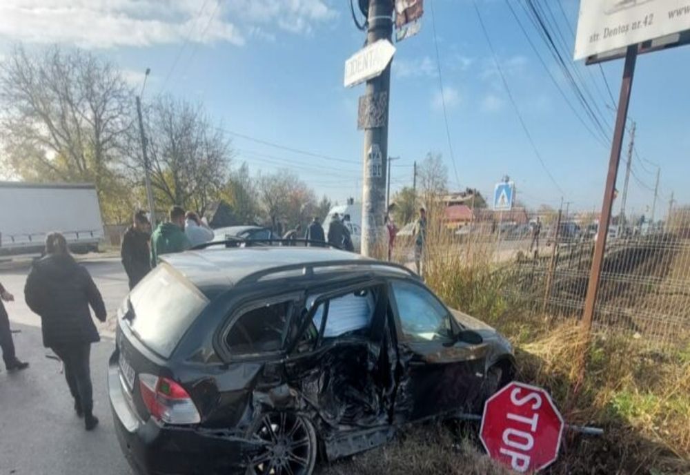 Dâmboviţa. Accident rutier pe DN7 Bucureşti- Găeşti. Trei persoane au fost transportate la spital