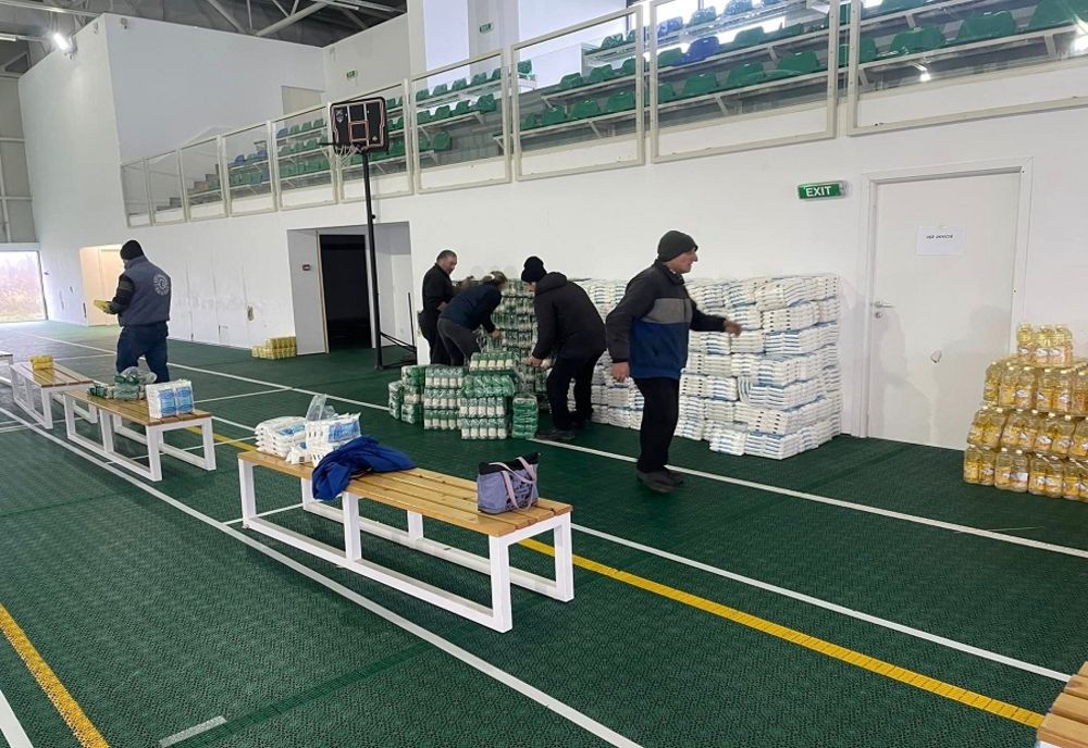 Găeşti. Pachete cu produse alimentare pentru persoanele nevoiaşe 