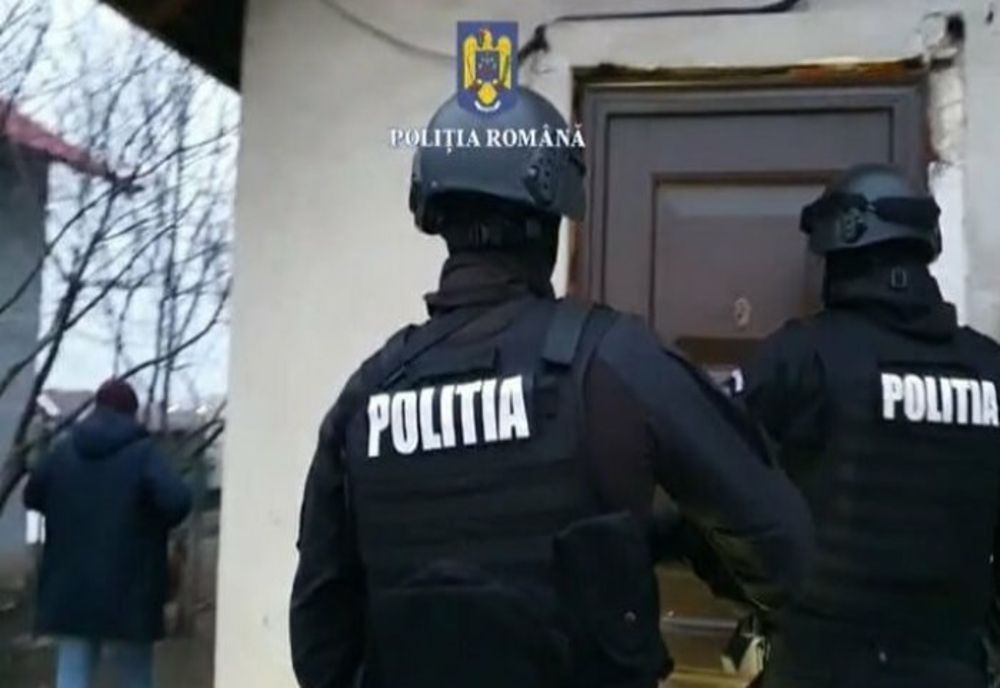 Percheziţii la Dâmboviţa la persoane bănuite de furt din locuinţe