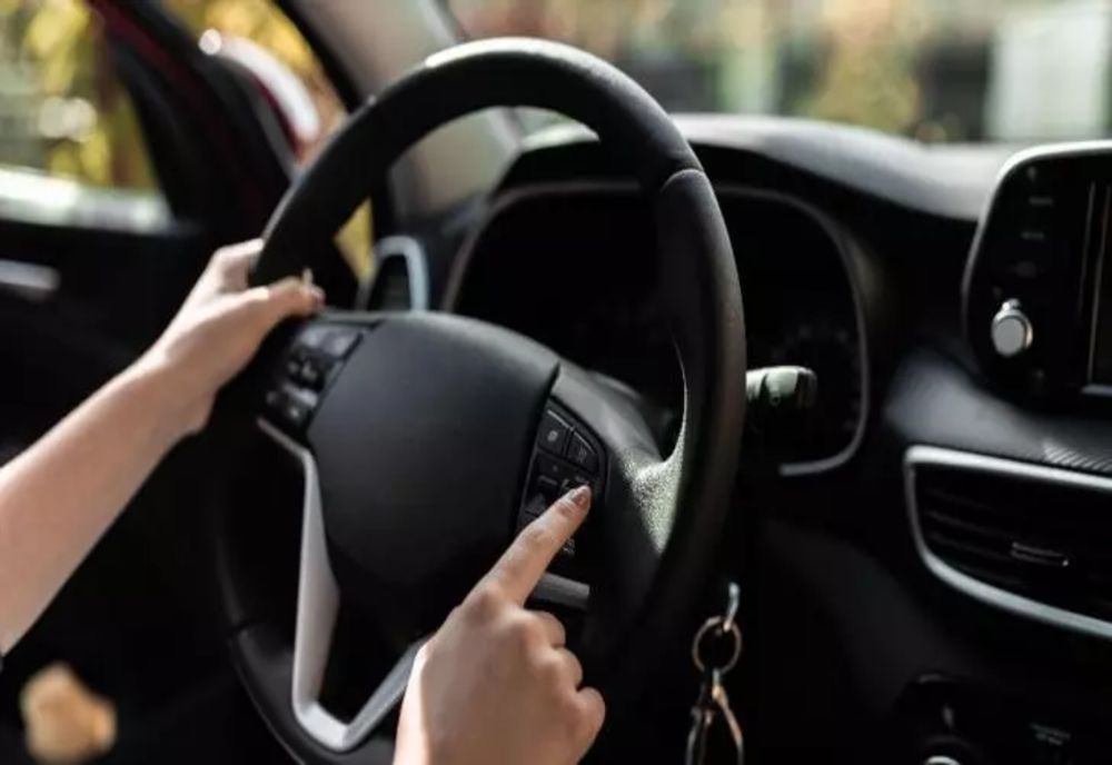 Femeie din Dâmbovița, depistată fără permis la volanul unei mașini