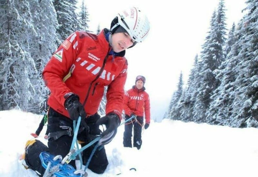 94 de persoane au fost salvate de pe munte de salvamontişti