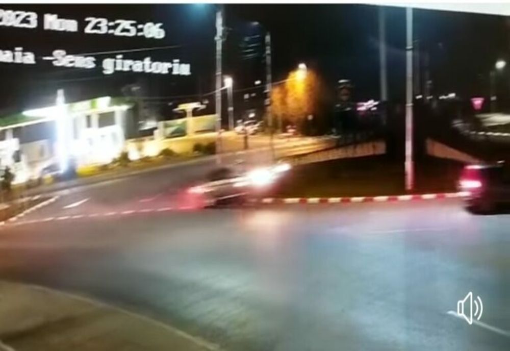 Dâmboviţa. Un șofer beat a pierdut controlul direcției de deplasare și s-a urcat cu mașina pe rondul unui sens giratoriu, la Târgoviște