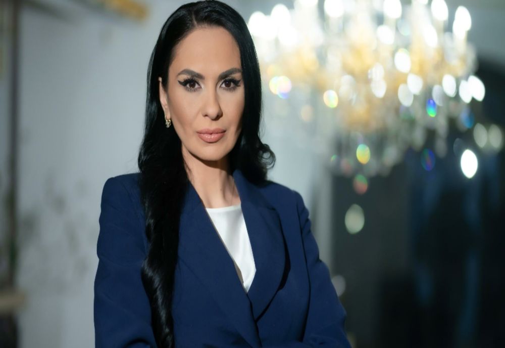 Alexandra Păcuraru: Să ieșim din lanțurile care ne țin legați doar de prezent. E vremea să ne deșteptăm, de dormit am dormit destul!