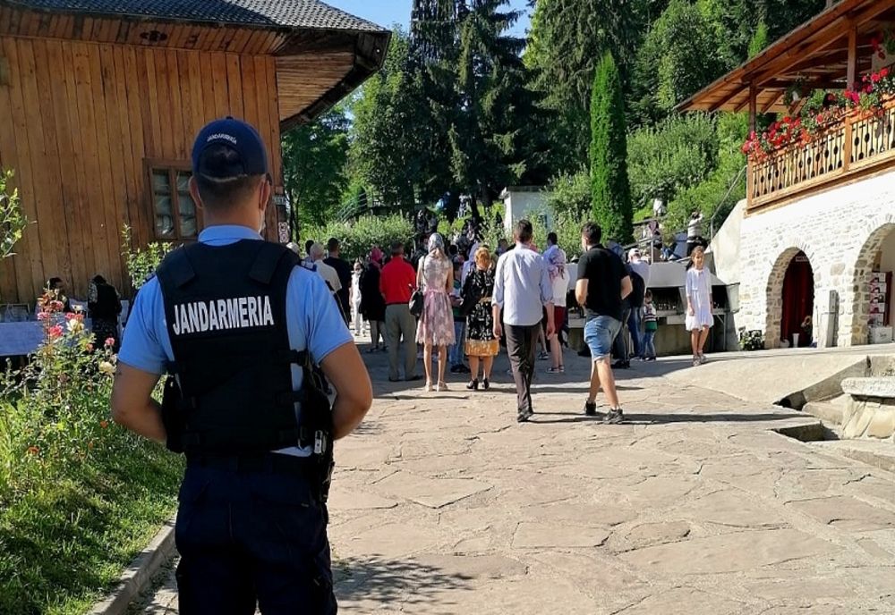 Jandarmii dâmboviţeni vor fi în mijlocul cetăţenilor la manifestările ocazionate de Paştele Catolic şi Floriile Ortodoxe