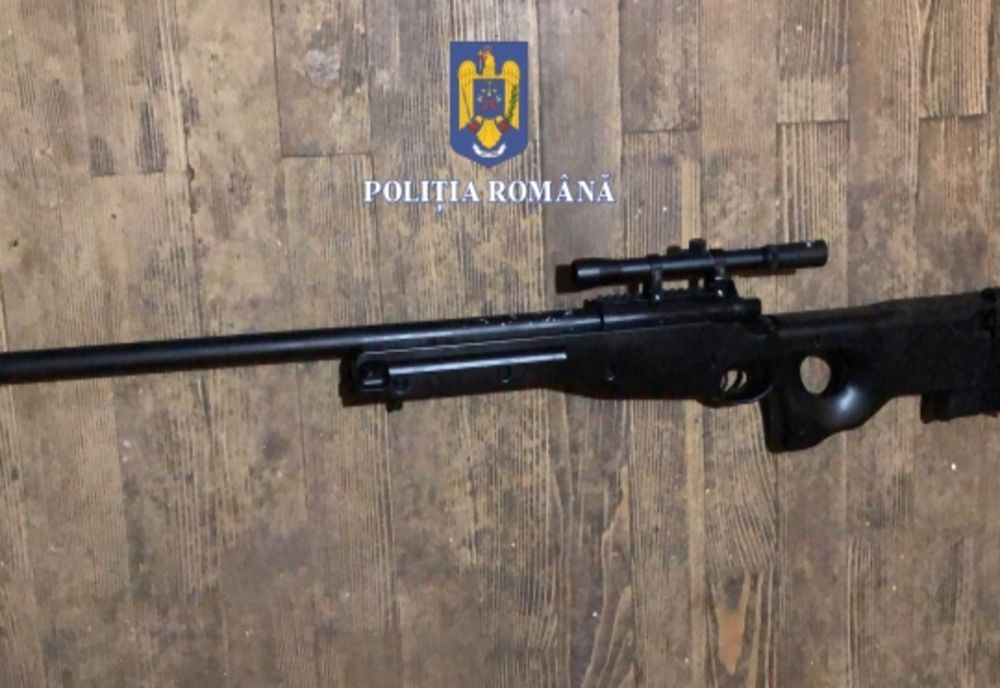 100 de percheziţii în 35 de judeţe într-un dosar de contrabandă cu arme