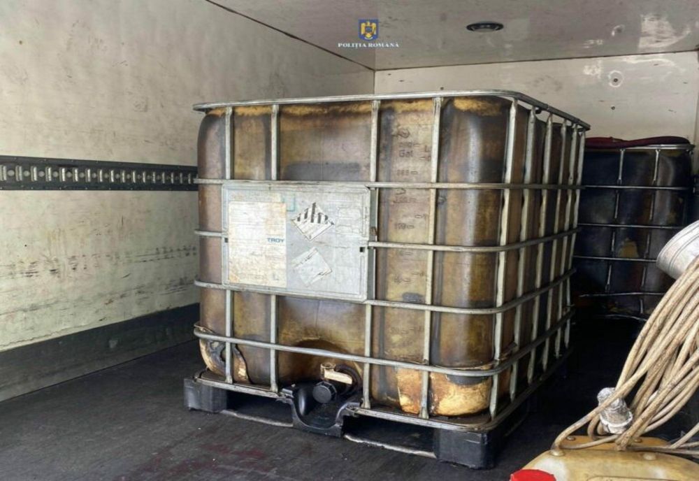 Dâmboviţa. Trei tone de motorină fără documente legale, confiscate de poliţiştii dâmboviţeni pe DN7, după un control în trafic 