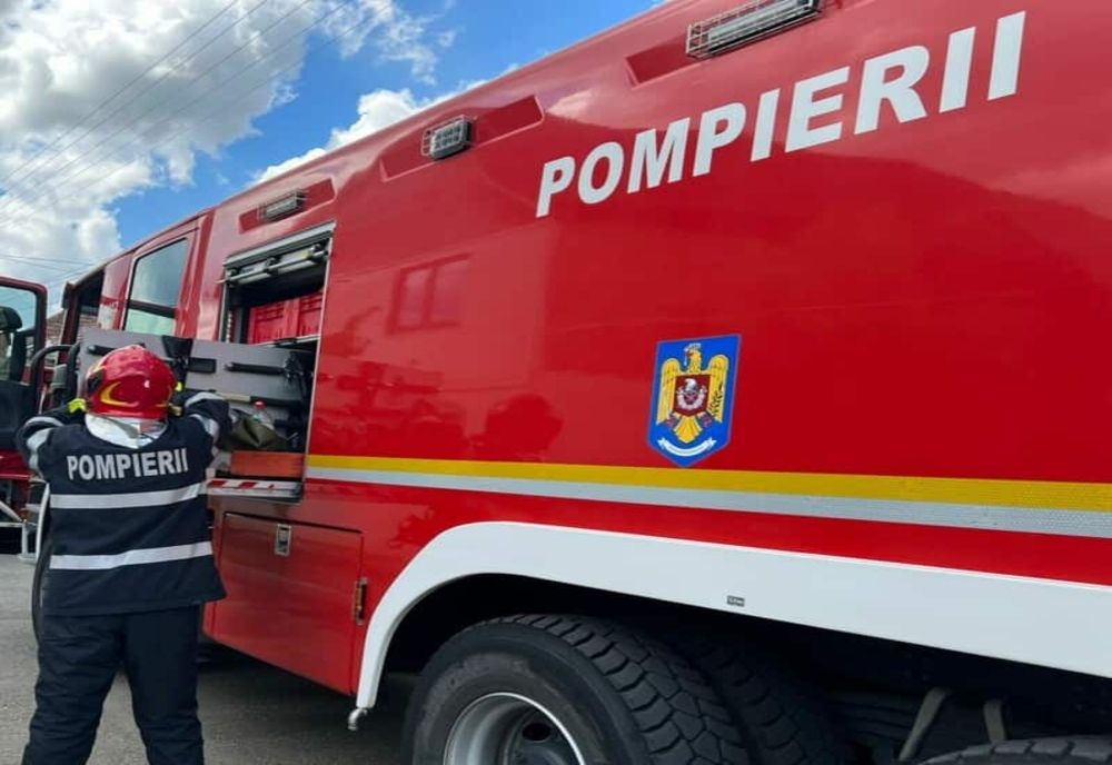 Incendiu la locomotiva unui tren de marfă, într-o localitate din Dâmbovița