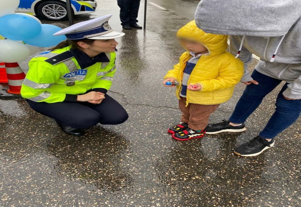 Polițiștii din Dâmboviţa au sărbătorit 1 Iunie alături de copii