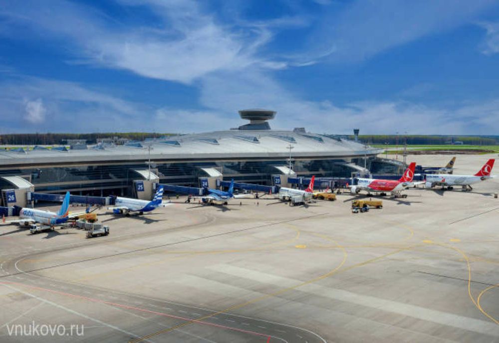 Zboruri suspendate pe aeroportul Vnukovo din Moscova, în timp ce primarul anunţă distrugerea unei drone ostile