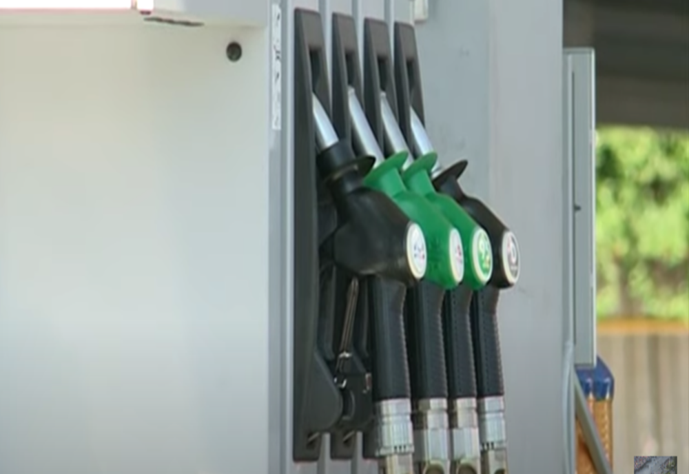 Accizele la carburanți se vor majora de mâine. Cu cât se scumpesc benzina și motorina