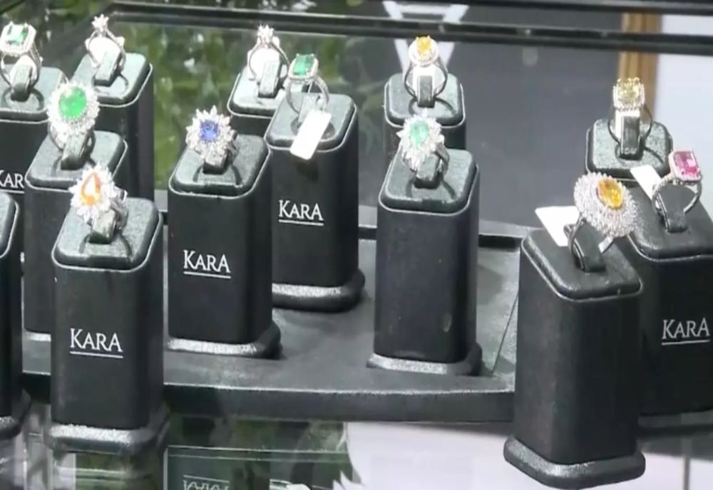 A înghițit un pandantiv Fabergé cu diamante și a fost prins. Bărbat din Noua Zeelandă, acuzat de furt bizar