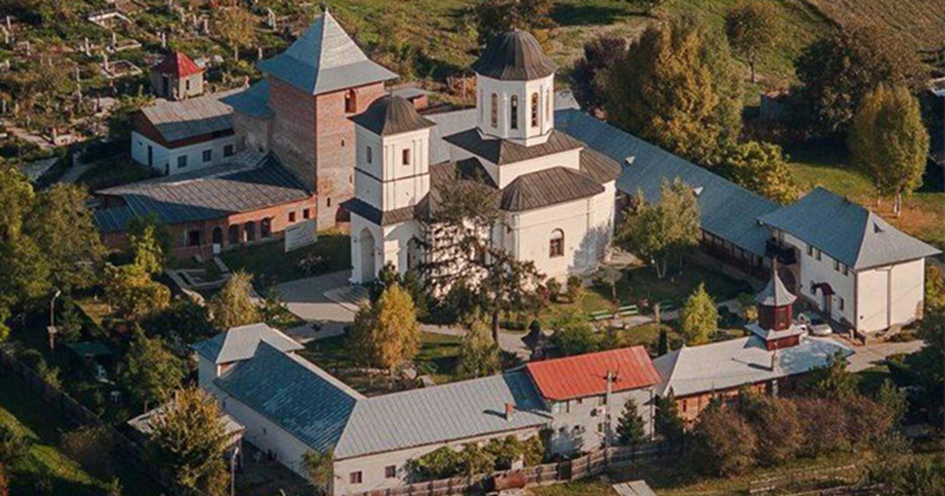 UNDE PUTEM PETRECE ACEST WEEKEND ÎN DÂMBOVIȚA? DOUĂ SĂRBĂTORI LOCALE NE AȘTEAPTĂ CU TRADIȚII, CREDINȚĂ ȘI VOIE BUNĂ