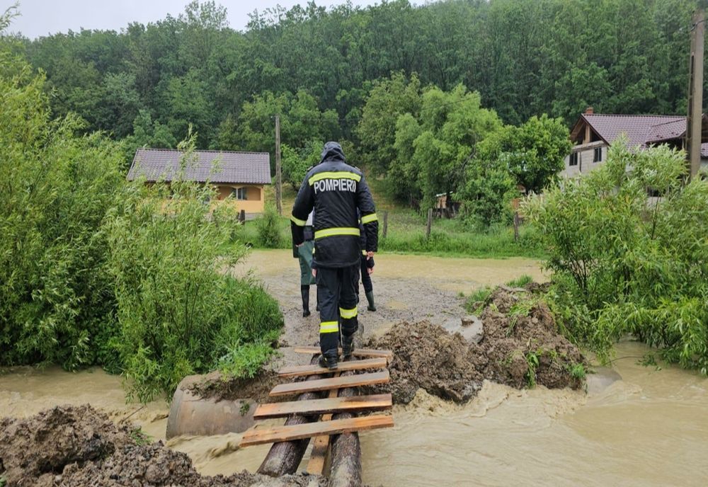 Cod galben de INUNDAȚII pe râurile din două judeţele, până joi dimineață