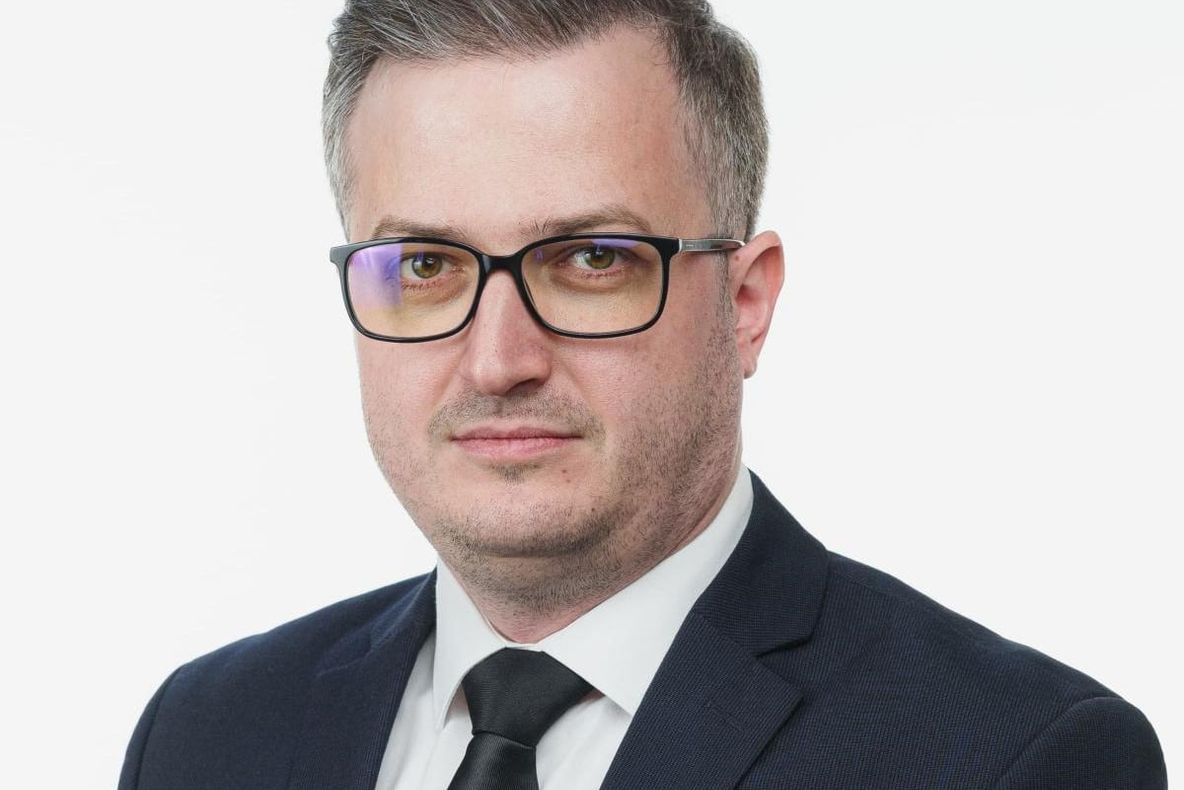 ȘTEFAN AVRĂMESCU (DEPUTAT AUR): CULTURA SE ÎNCHIDE. ROMÂNIA DEVINE PRIMA ȚARĂ CARE ÎȘI BAGĂ ARTA ÎN CARANTINĂ DE WEEKEND