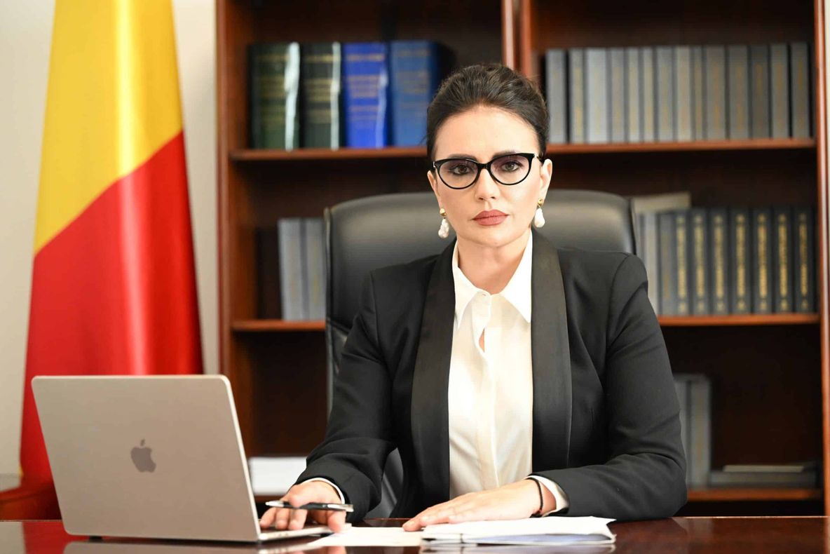 LAURA GHERASIM (AUR): "ÎNTREVEDERE CU 'STEGARUL DAC' LA PENITENCIARUL RAHOVA! VOI MONITORIZA ÎN CONTINUARE RESPECTAREA DREPTURILOR LEGALE ALE DEȚINUȚILOR"