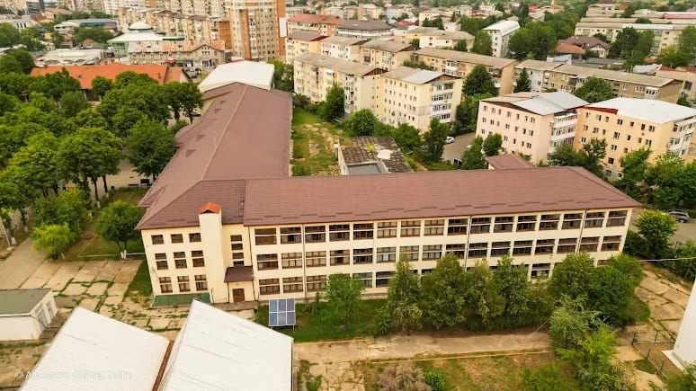 Elevii de la „Nicolae Ciorănescu” din Târgoviște, revoltați după ce au fost mutați în anexe pentru a face loc altui liceu