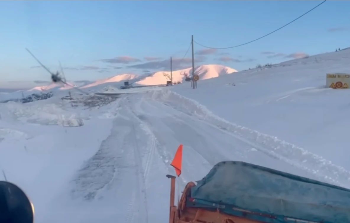 Iarnă severă în plină primăvară: ninsori abundente și ger în zonele montane, cu doar două zile înainte de Paște