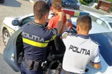 Doi părinți, arestați după ce au agresat o profesoară