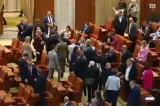 George Simion a acuzat „35 de ani de trădare” și a BOICOTAT ședința de învestitură a lui Veștea. Deputații AUR au părăsit sala în masă!
