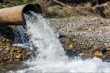 39 de comune au apă potabilă, dar nu și canalizare. Infrastructura rămâne o problemă în mediul rural
