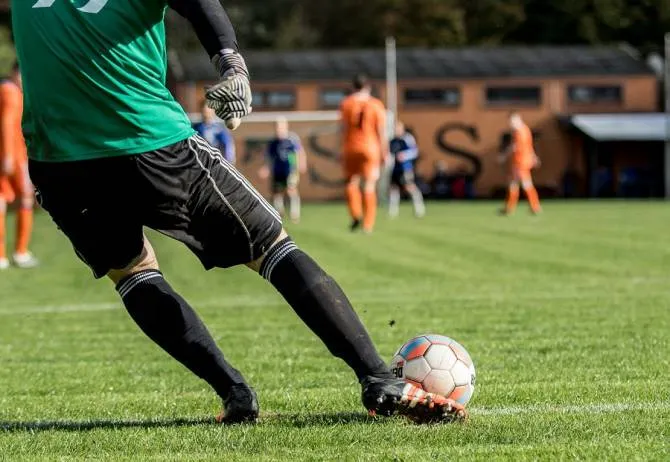 fotbal_teren_portar_65203800