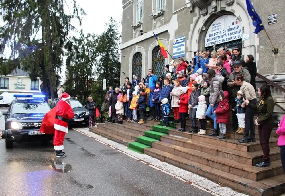 Moș Crăciun ajunge peste tot