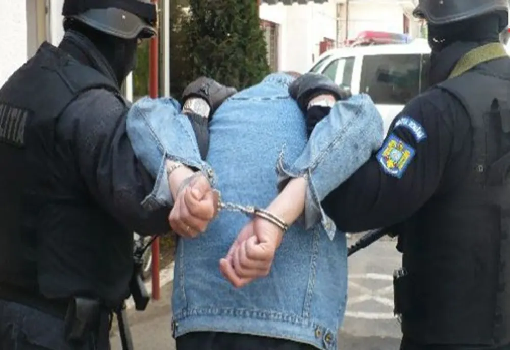 I-au "izolat", la răcoare. Doi dâmbovițeni au fost încarcerați