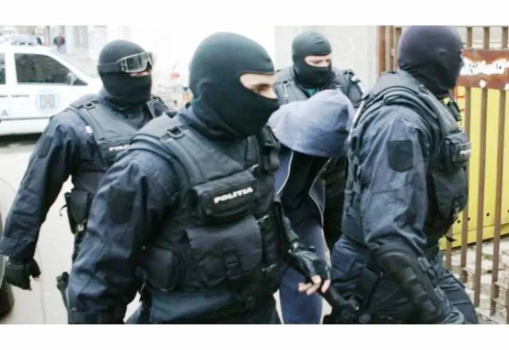 I-au prins! Trei dâmbovițeni, ce furau tot ce puteau, au fost reținuți de polițiști.