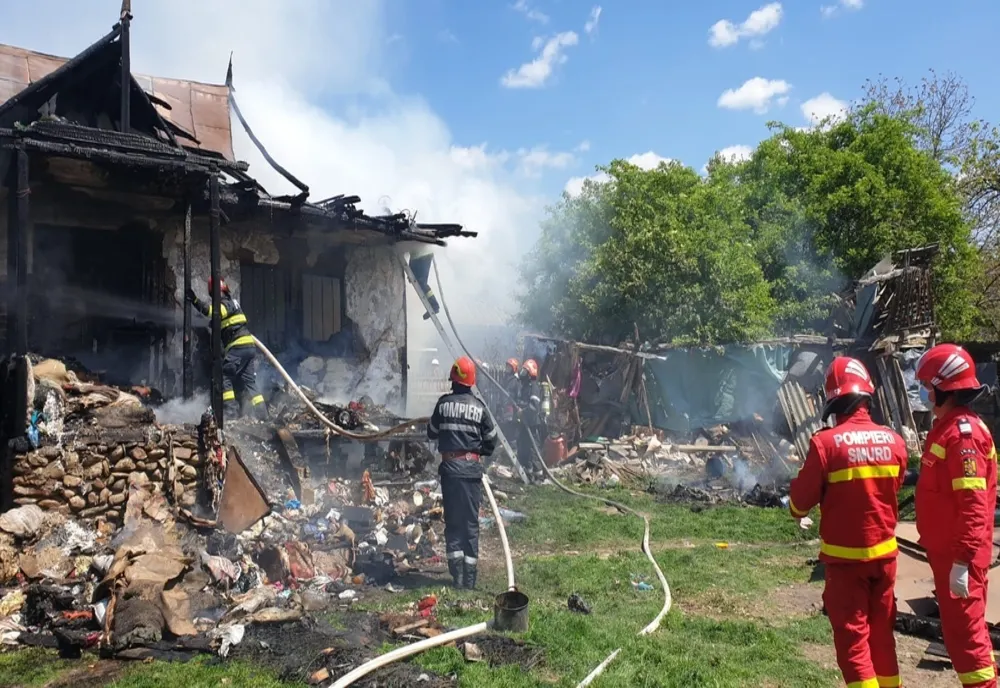 Foto| Casă distrusă de flăcări la Brănești, în Dâmbovița