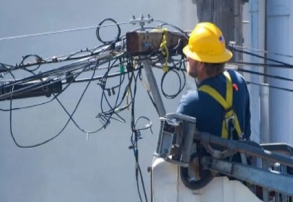 Furtunile violente au lăsat fără curent electric mai multe localități din Dâmbovița