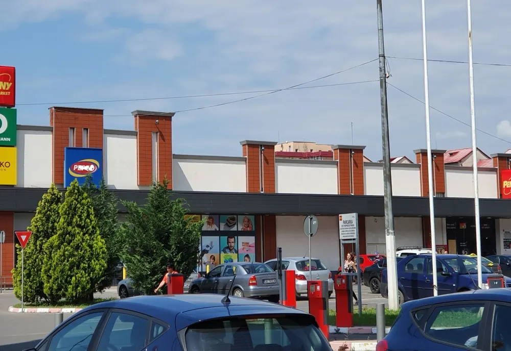 Tânăr de 23 de ani reținut de polițiști dupa ce a furat 60 de sticle de băuturi alcoolice, dintr-un magazin din Târgoviste