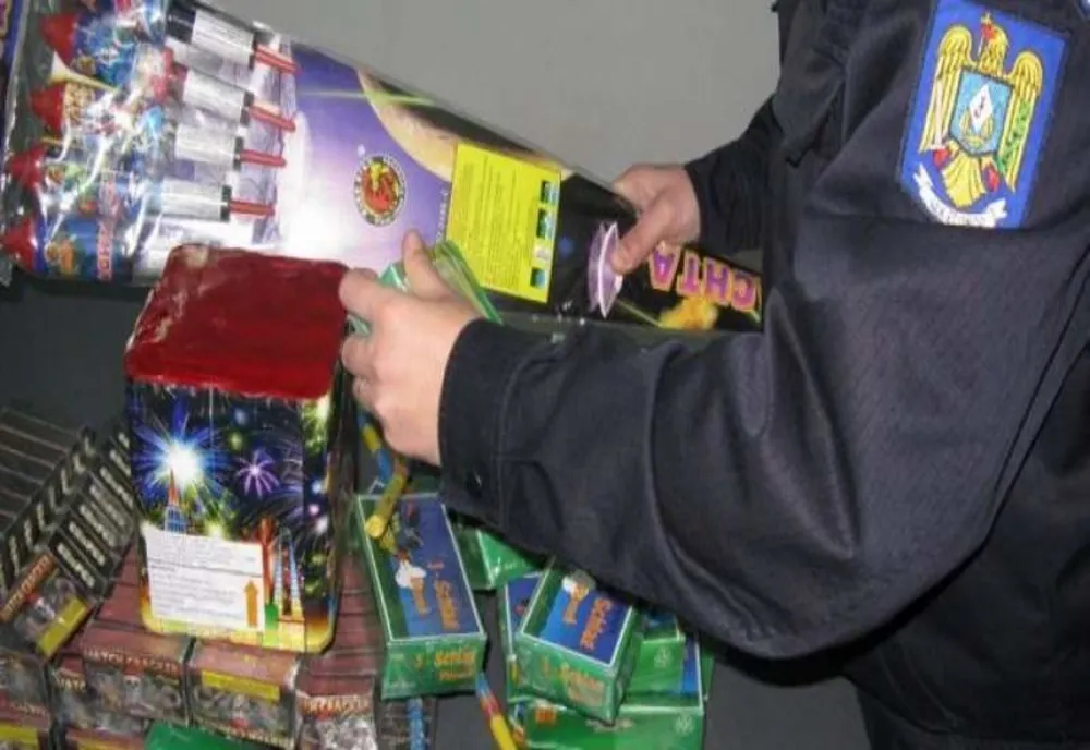 Mii de artificii și petarde, confiscate de polițiștii dâmbovițeni