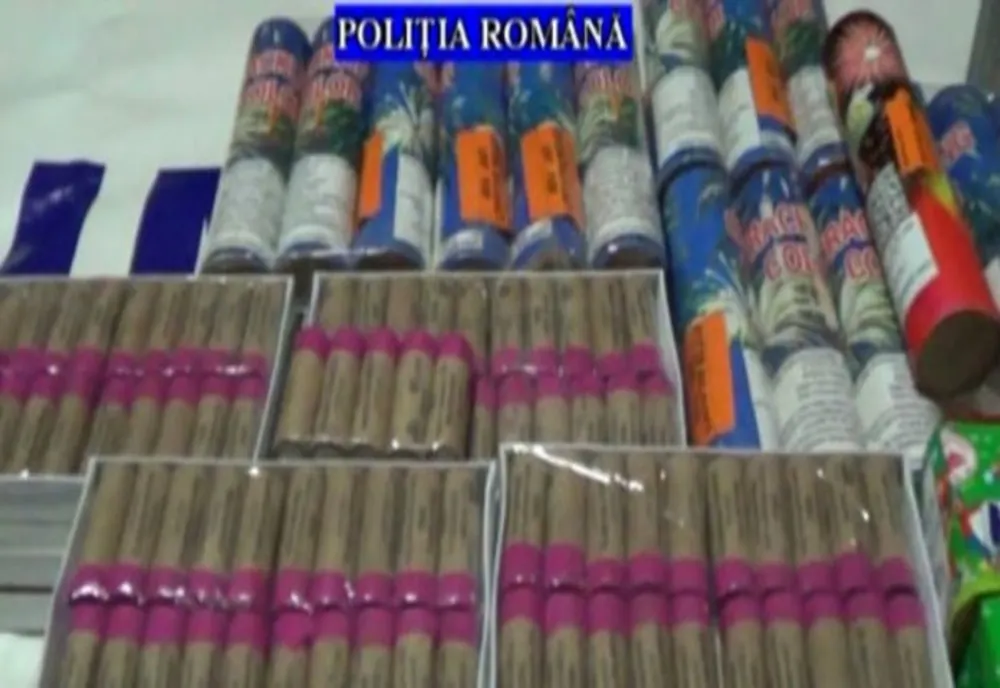 Dâmboviţa. Bărbat, prins în flagrant cu peste 900 de cutii cu petarde în piața municipiului