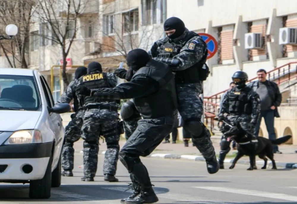 Poliţiştii, instrucție dură cu profesioniști de la Forţele Speciale! 
