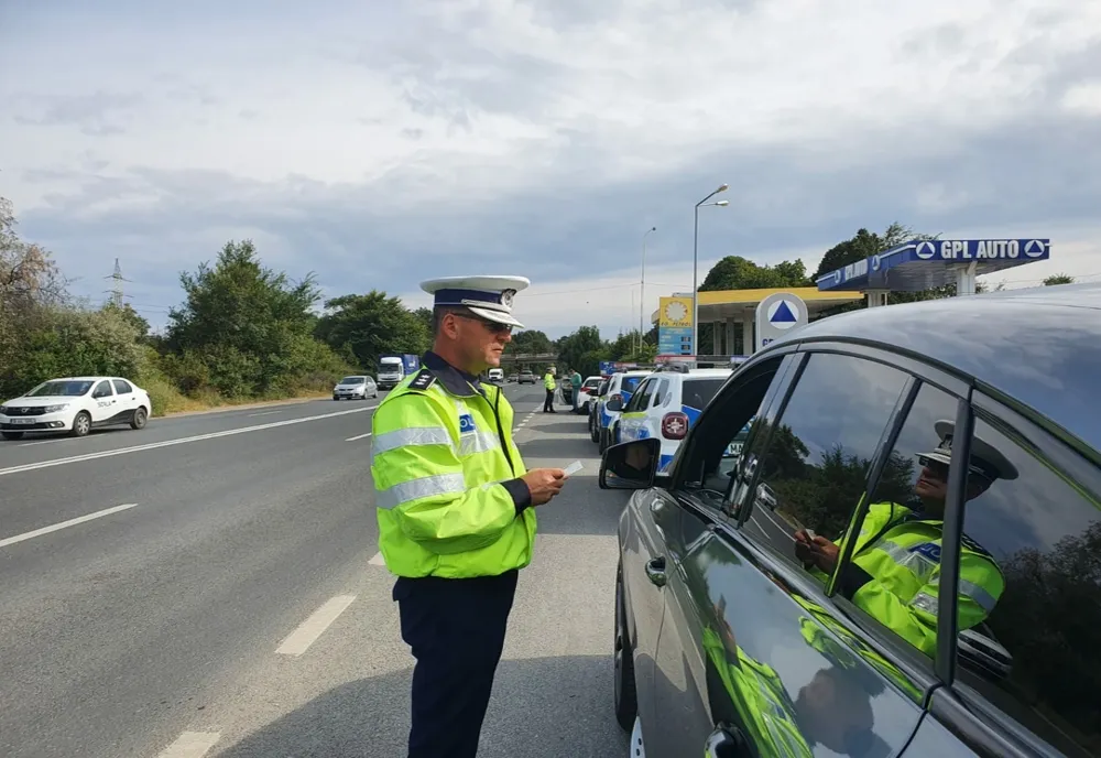 Razie a poliţiştilor din Dâmboviţa. Sute de amenzi şi zeci de permise reţinute 