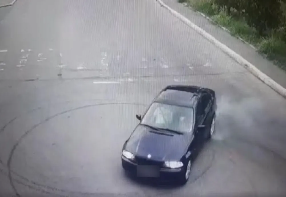 Amator de drifturi din Dâmboviţa, sancţionat de polițiștii din Ilfov. Acesta a fost amendat și lăsat fără permis