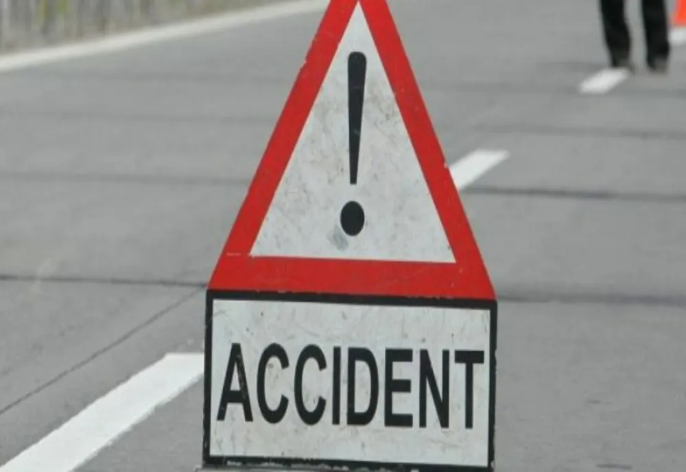 Coliziune între un autoturism și o autoutilitară în Dâmbovița. O femeie a fost rănită