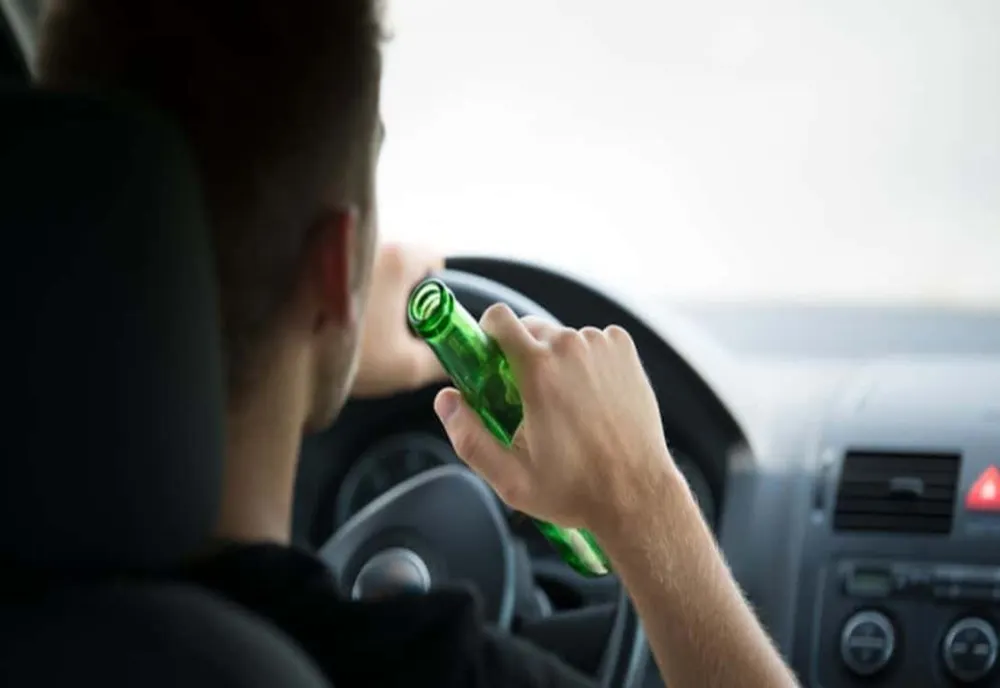 Tânăr beat și fără permis de conducere, accident violent în Dâmbovița! Șoferul mașinii lovite a fost rănit